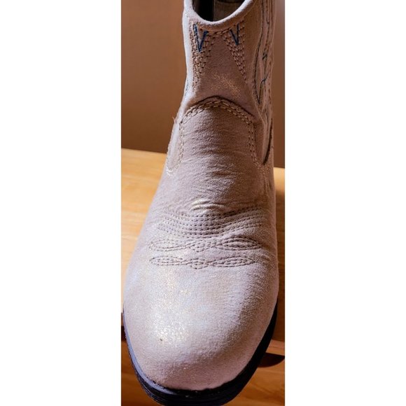 Big Buddha Cowgirl Ankle Booties NWT SZ 6. Beige Metallic Gold Finish western - Picture 2 of 13